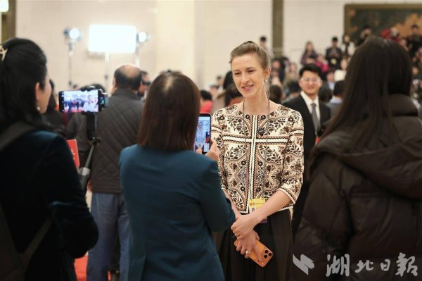 全国政协十四届四次会议开幕会引全球聚焦