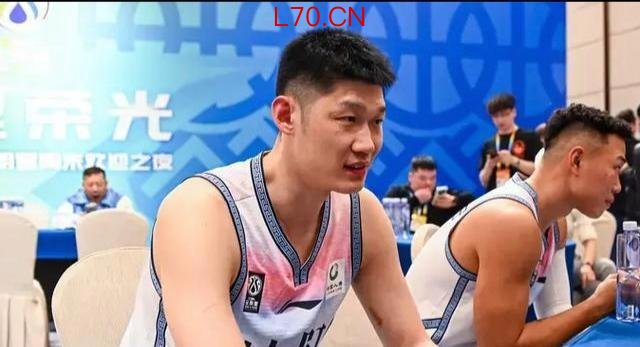广厦男篮发文:胡金秋个人篮板总数升至CBA历史篮板榜第八位 虽败犹荣