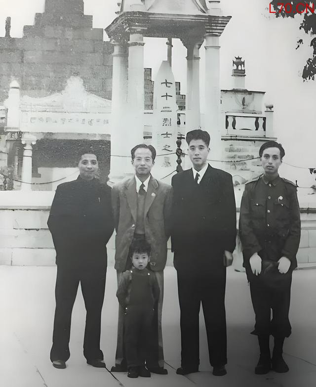 左二顾伟